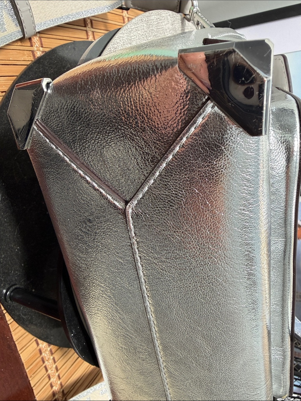 Michael Kors Metallic Silver with Logo Strap. Manhattan medium. - Picture 8 of 9